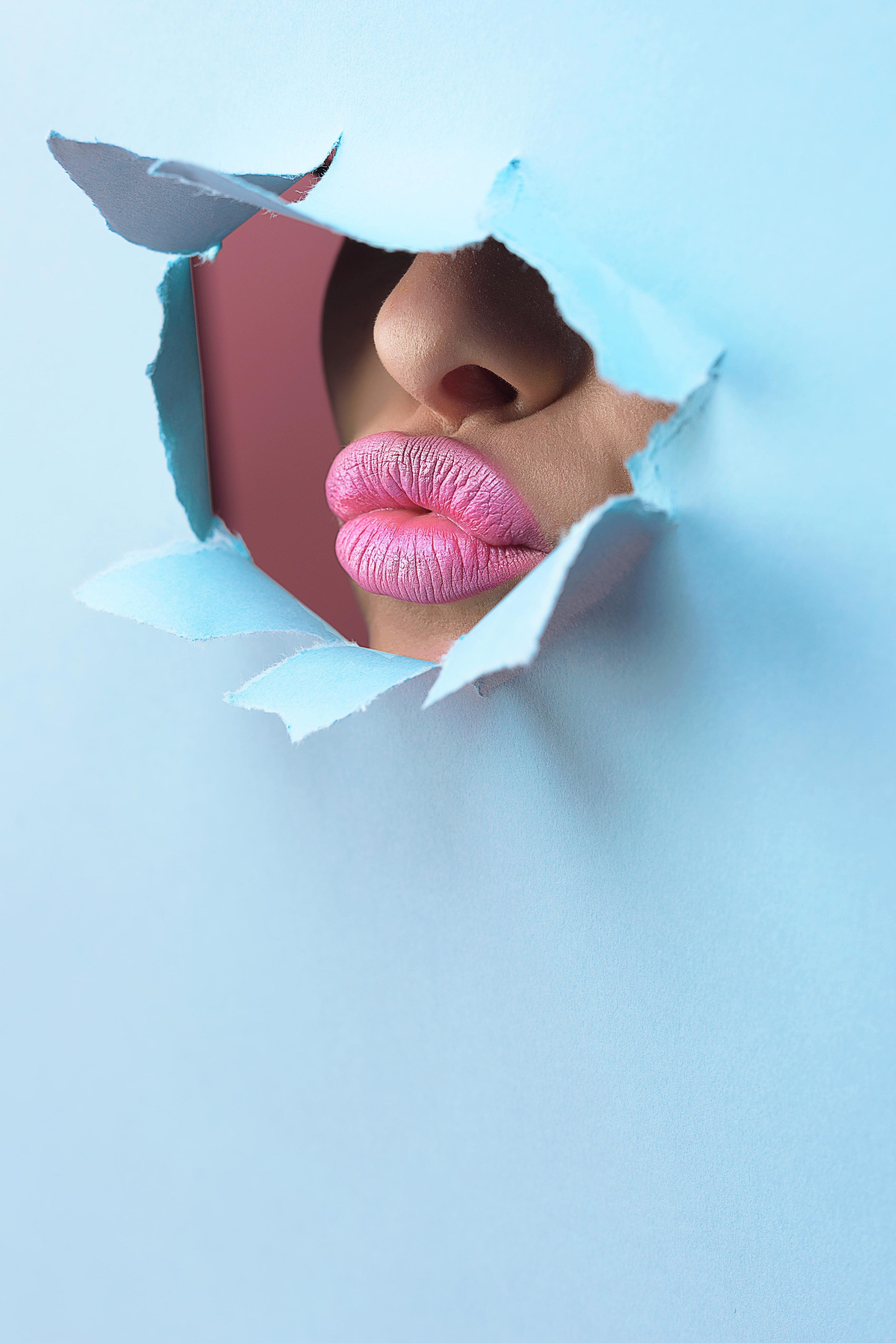 files/pink-lipstick-through-bright-blue-paper_789c8d13-3e08-455c-88a1-c1ab50a24a10.jpg